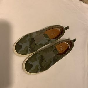 Linda Paola cami sneakers size 7m in perfect condition.